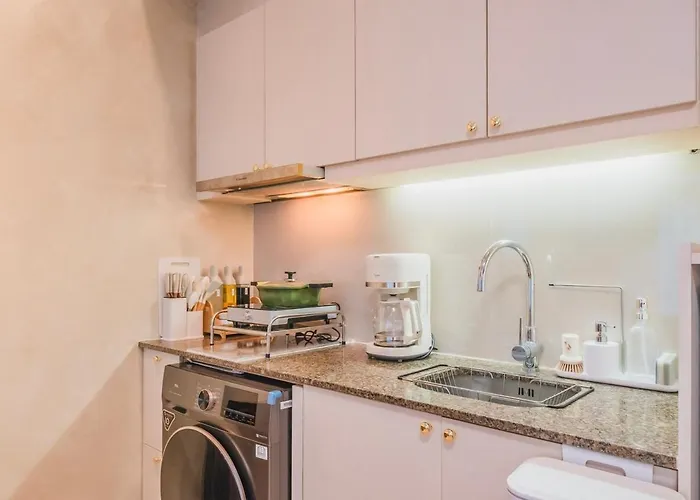 2 Mins To Mall, With Washer And Automatic Sofa Bed * Manila